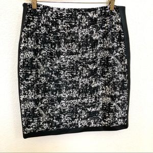 Ann Taylor Skirt 6 Black&White Pencil Faux Leather
